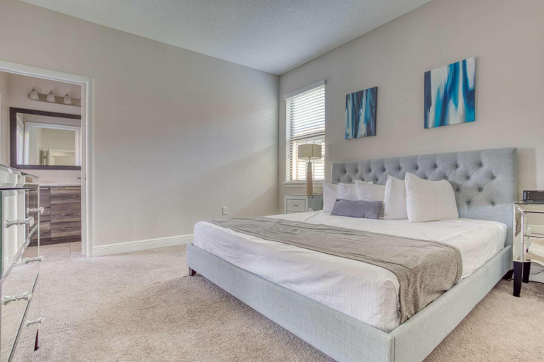 Bedroom 3, 172 Balmoral, Polk