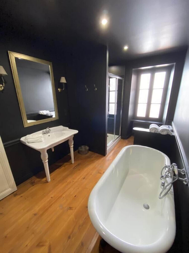 Bathroom 5, Le Durivum, Vendée