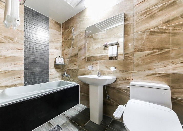 Bathroom 4, Modern Business Hotel, Gumi