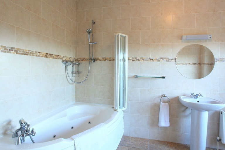 Bathroom, Barr Cill Atha