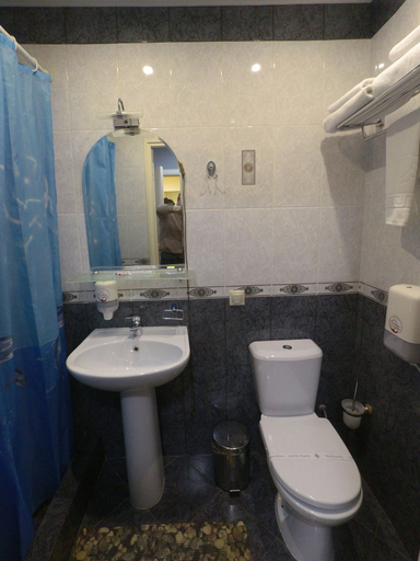 Bathroom 3, Hotel On Okskaya, South-Eastern