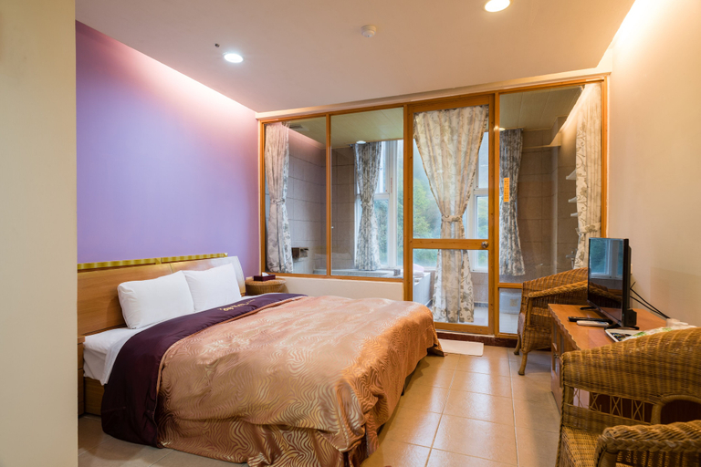 Bedroom 2, Crystal Hotel, Nantou