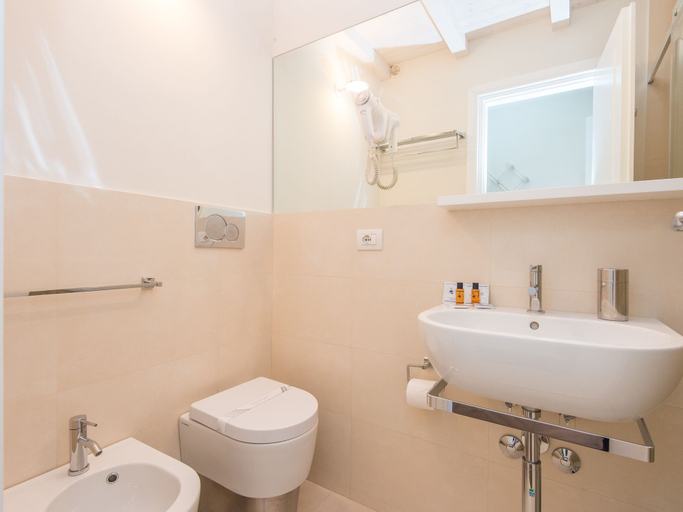 Bathroom 5, RSH Fori Imperiali Breathtaking View, Roma