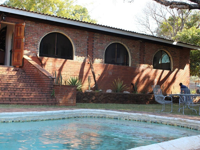 Sport & Beauty 3, Hippo House Cottages, Hwange