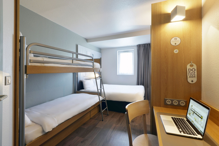 Bedroom 4, B&B HOTEL Bourges (1), Cher