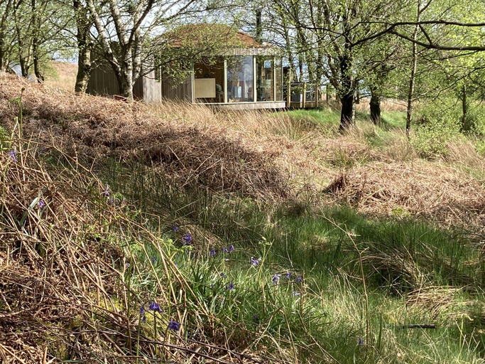 Exterior & Views 2, Luxury and Peaceful 1-bed Roundhouse With Hot Tub, East Dunbartonshire