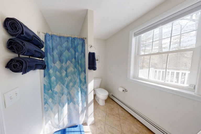 Bathroom 4, River View House, Carroll
