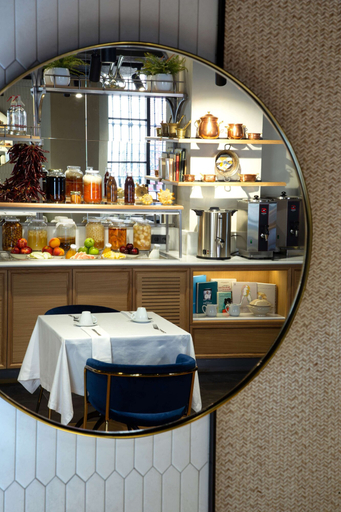 Food & Drinks 5, Atocha Hotel Madrid, Tapestry Collection by Hilton, Madrid