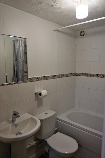 Bathroom 3, Palmers Apartment A, South Gloucestershire