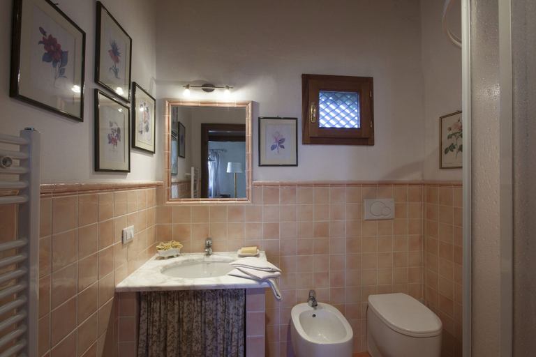 Bathroom, Casa Pedona, Lucca