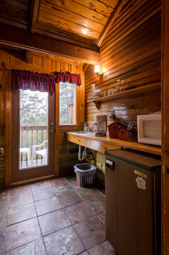 Food & Drinks 5, Idyllwild Bunkhouse, Riverside