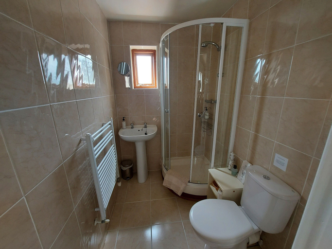 Bathroom 3, Garragh Mhor B&B, Argyll and Bute