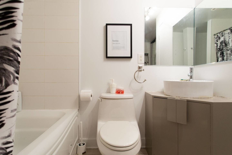Bathroom 4, Style & Fun in Old Montreal, Montréal