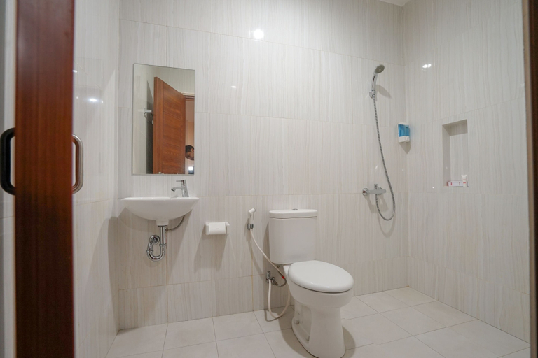 Bathroom 3, OYO 1574 U xpress Hotel, Palembang