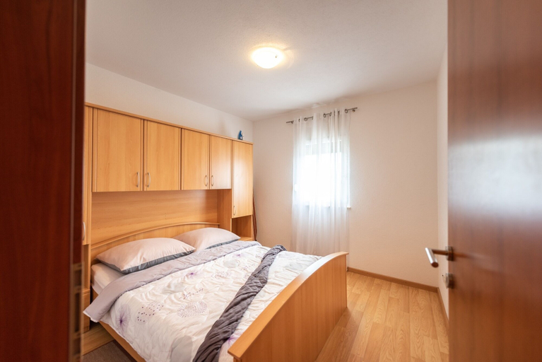 Bedroom 1, Apartments Karen, Marina