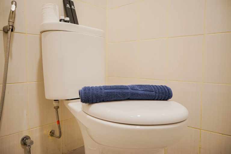 Bathroom 3, Cozy Living Studio Apartment at Ayodhya Residences, Tangerang