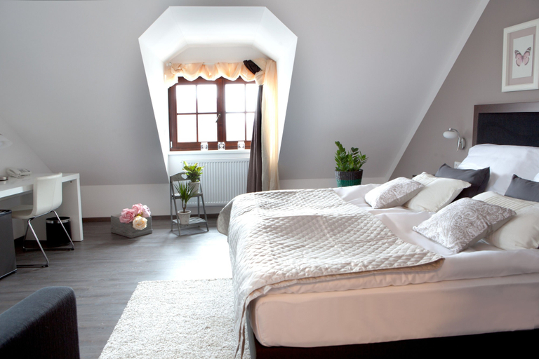 Bedroom 3, Hotel Koruna, Hradec Králové