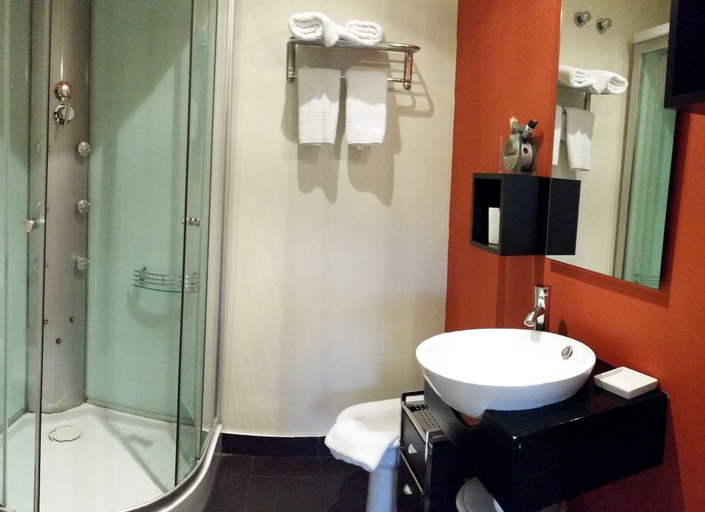 Bathroom 5, Hotel Donosti, Guipúzcoa