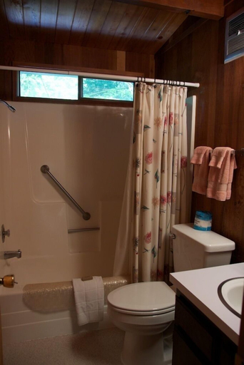 Bathroom 3, The Wayfarer Resort, Lane
