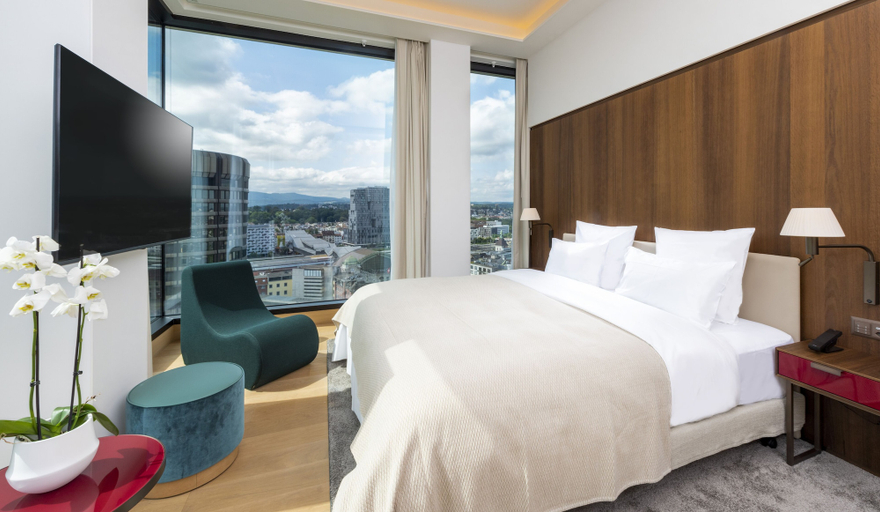 Bedroom 3, Mövenpick Hotel Basel, Basel