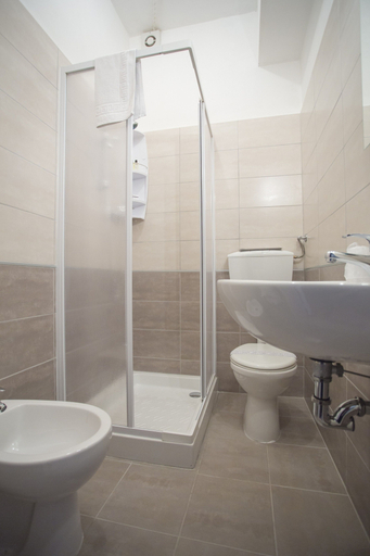 Bathroom 4, Hotel Paradiso, Ancona