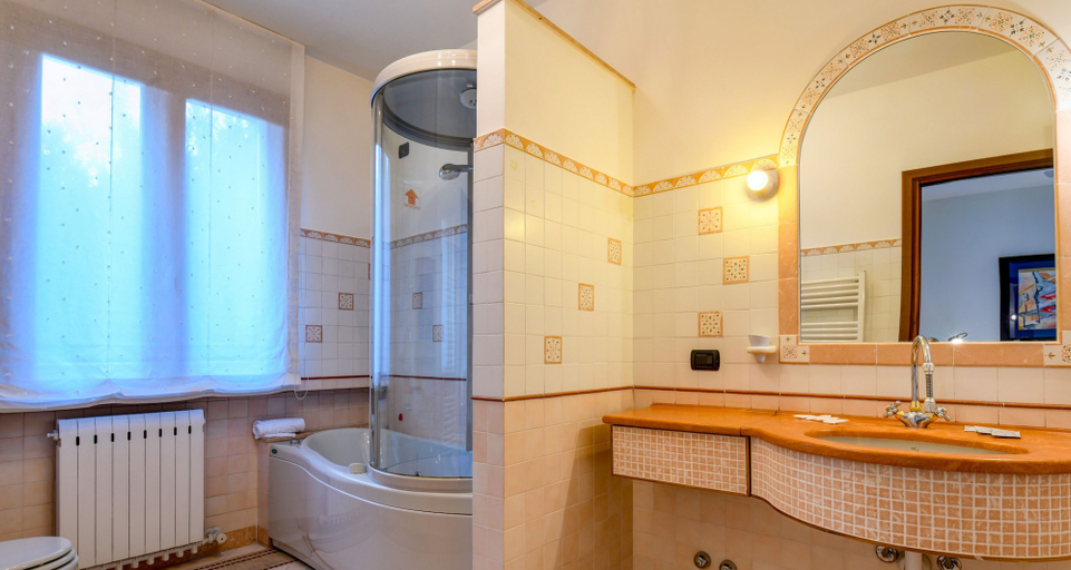 Bathroom 3, GardaStar, Brescia