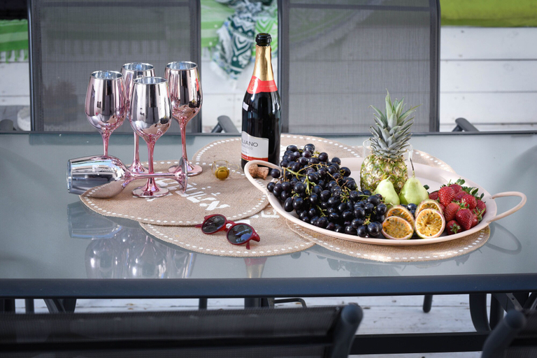 Food & Drinks 5, Beautiful Interior with Private Outdoor
