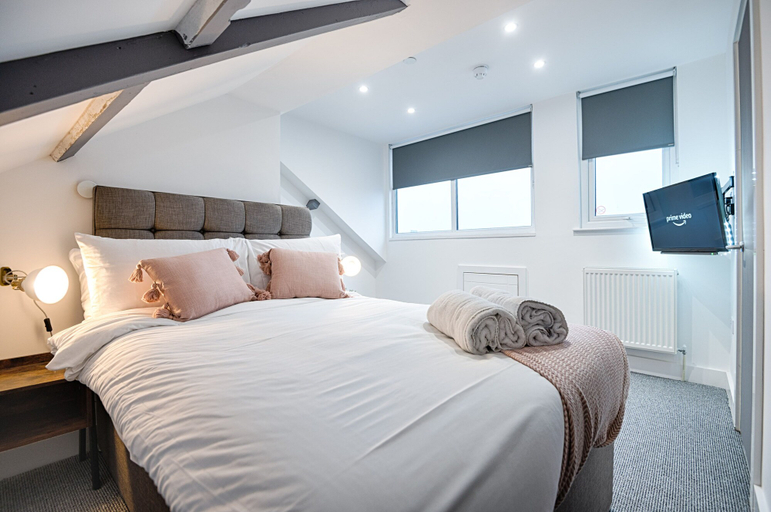 Bedroom 3, Swansea's Hub, Swansea