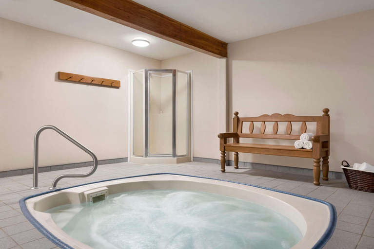 Bathroom 4, Travelodge by Wyndham McBride, Fraser-Fort George