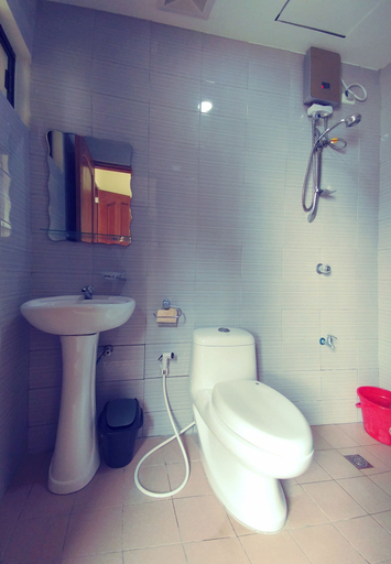 Bathroom 5, Dolphin Bay Resort Puerto Galera, Abra de Ilog