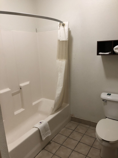 Bathroom 5, Motel 6 Woodway, TX, McLennan