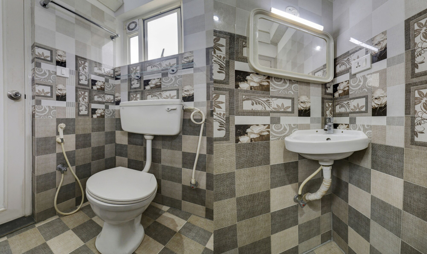 Bathroom 4, Itsy Hotels Ushodaya Royal Residency, Thiruvananthapuram