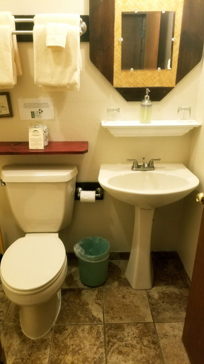 Bathroom 3, Lokahi Lodge, Hawaii