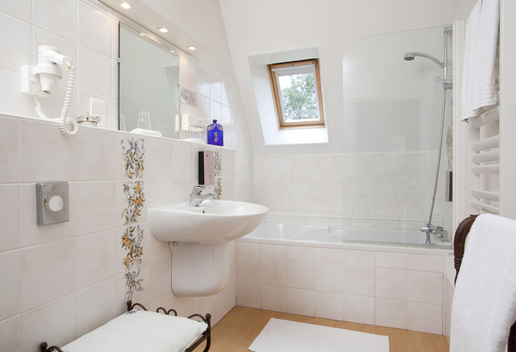 Bathroom 4, Château d'Ygrande, Allier