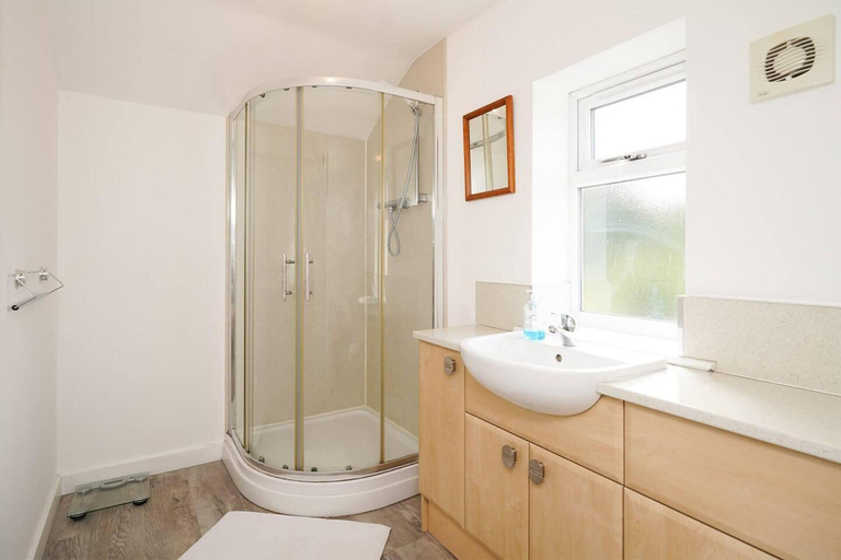 Bathroom 4, Rent My Spa Home With Pool Table, Hottub and Sauna, Derbyshire