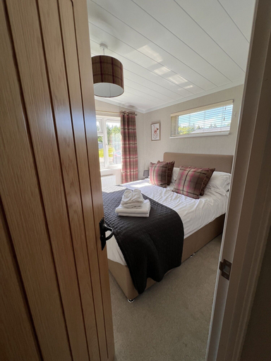 Bedroom 3, Hollicarrs - Dragonfly Lodge, York