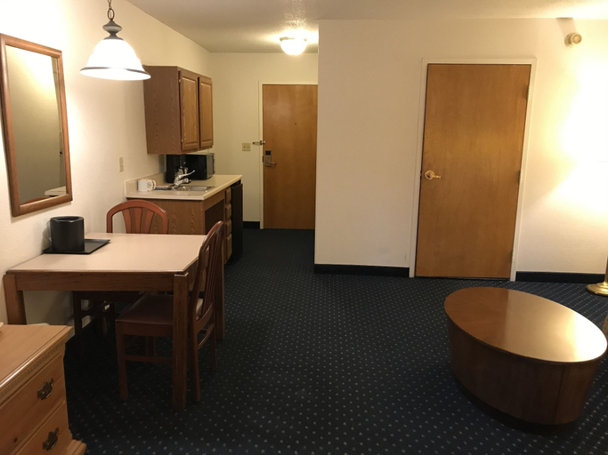 Others 4, Rosemont Suites, New London
