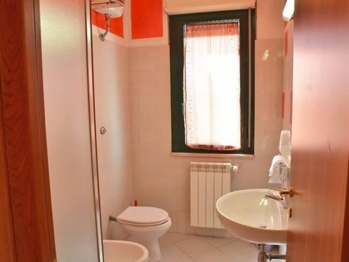 Bathroom 5, Residence Club le Nazioni, Pescara