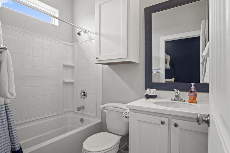 Bathroom 3, The Villa Reel, Nueces