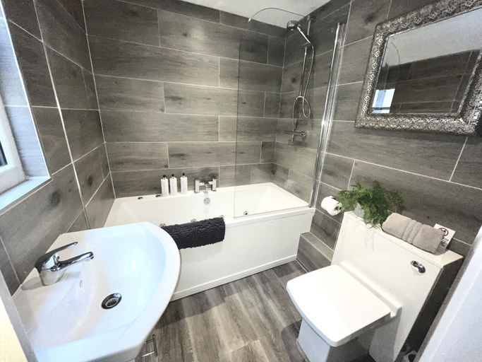 Bathroom 3, Albert Luxury Hottub and Jacuzzi Apartments, Blackpool