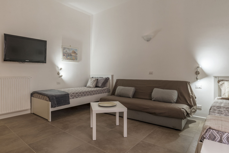 Others 5, San Lorenzo Modern Flat, Roma