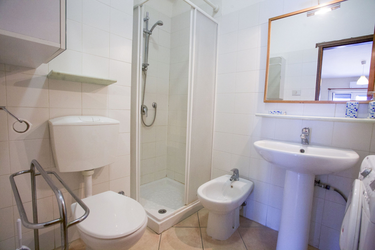 Bathroom 3, Appartamento Panoramico, Livorno