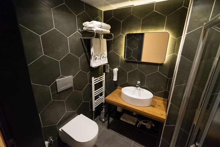 Bathroom 5, 8 Rooms Hotel, Gelibolu