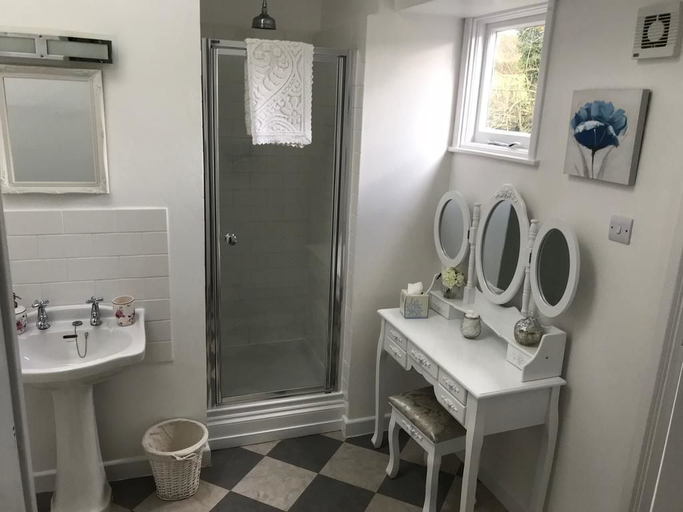 Bathroom 3, Park Farmhouse, Cornwall