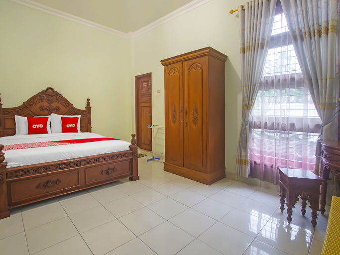 Bedroom 1, OYO 1804 Guest House Oema'h Opa, Metro