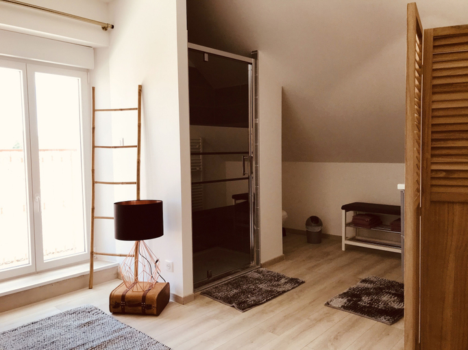 Bedroom 2, La Suite, Yonne