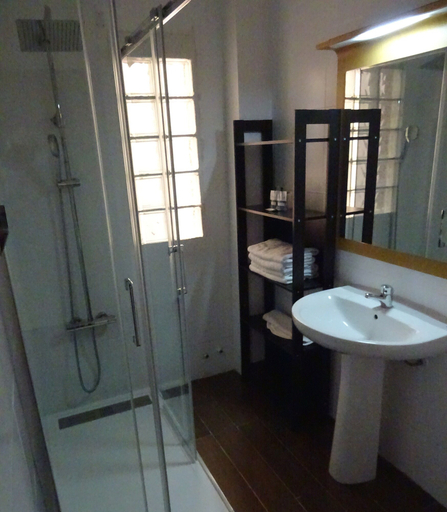 Bathroom 4, Hotel Carlos III, Murcia