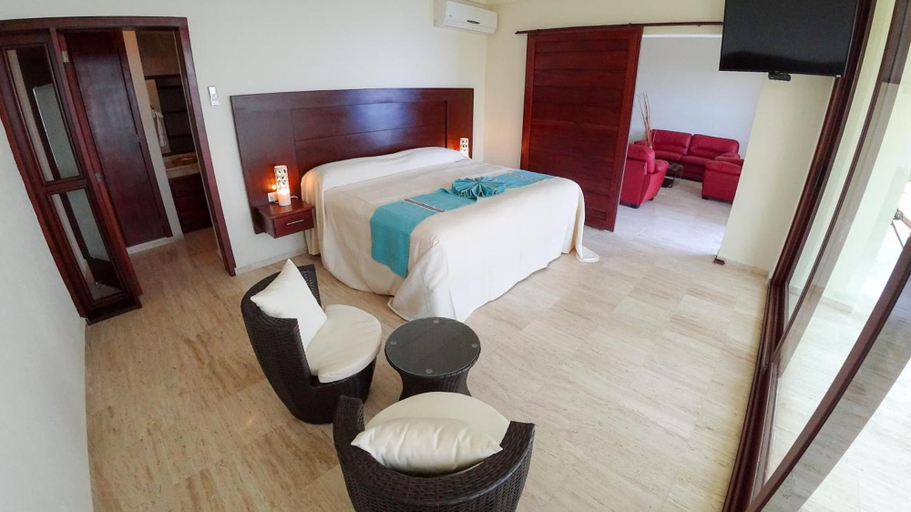 Bedroom 3, Pacific King Hotel, Dist. Pochutla