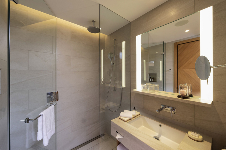 Bedroom 4, Mövenpick Hotel Basel, Basel