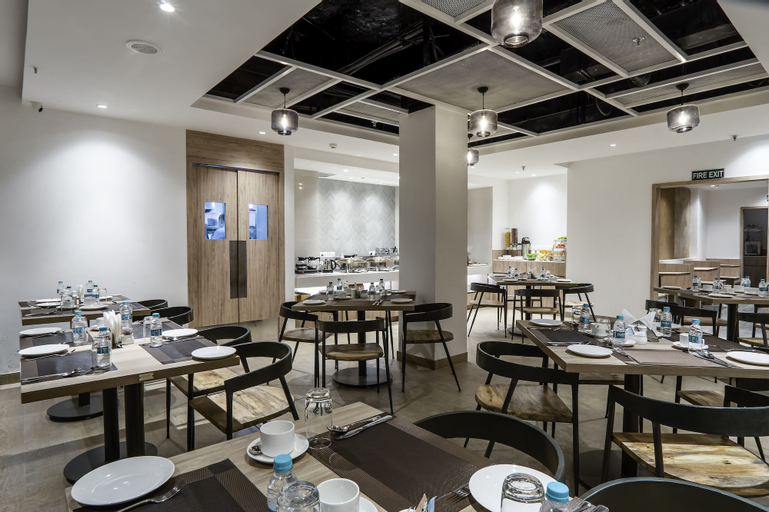 Food & Drinks 5, Le ROI Express Paharganj, West